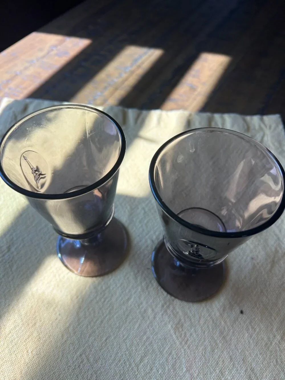 Vintage  Rare   La Rochere  Eiffel Tower  wine Glasses  notable for it's smoky p